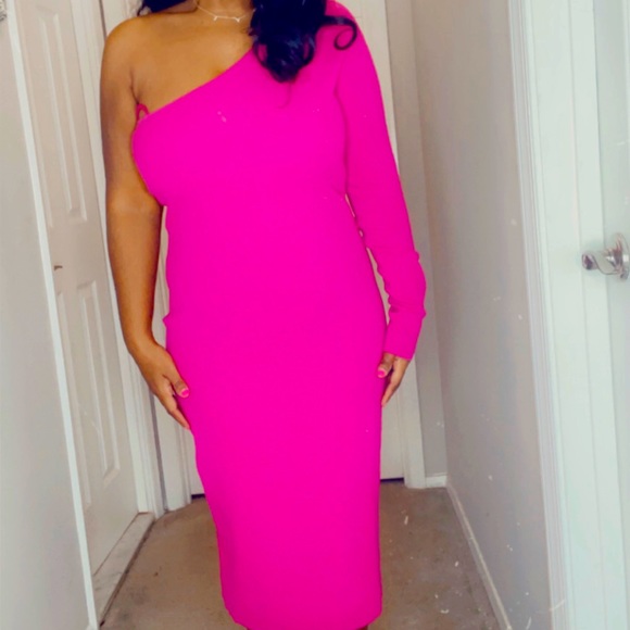Bandage feel dress perfect for any occasion . Sexy yet comfortable - Picture 1 of 4